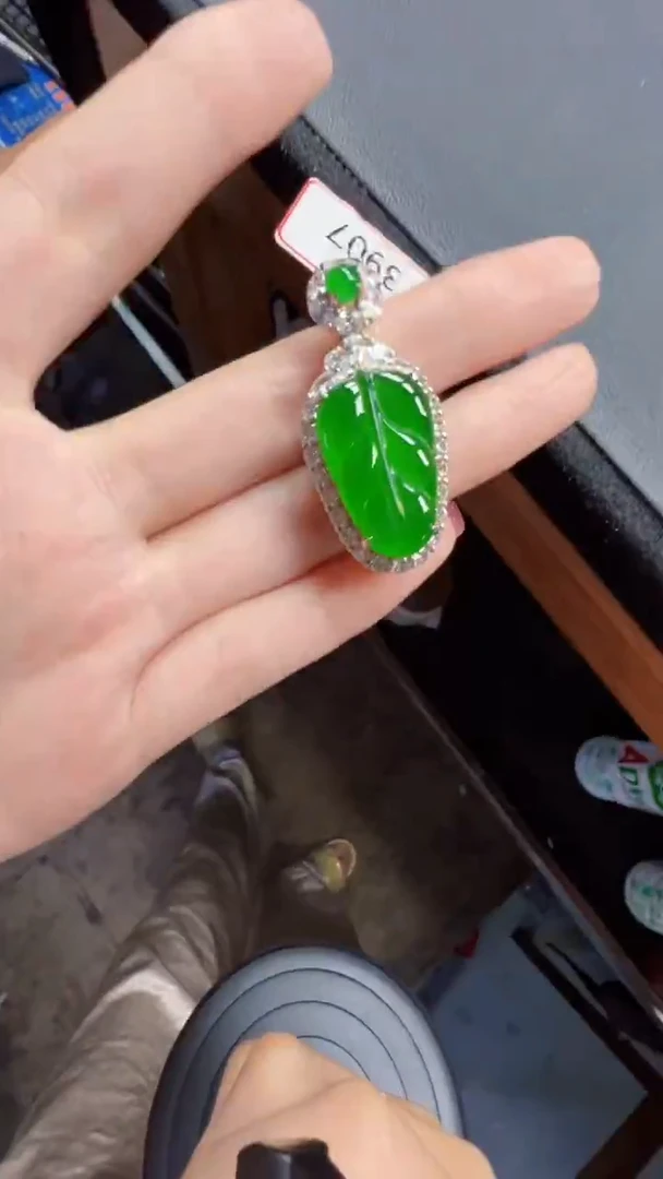 未镶嵌定制翡翠翡翠A货有轻微色差属于正常现象，叶子多样性发货1