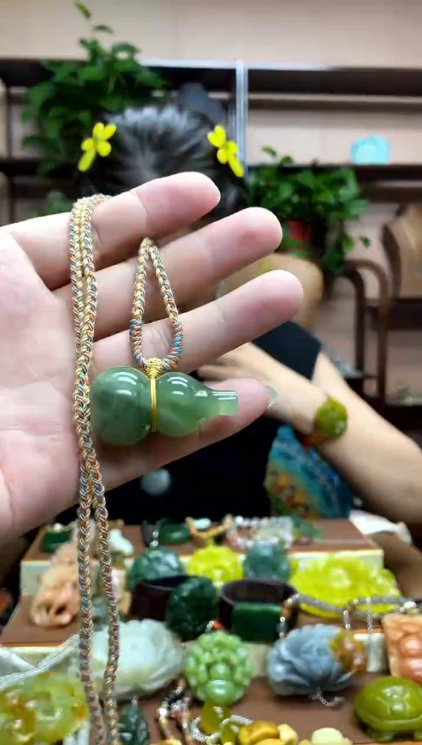 未镶嵌岫玉吊坠·