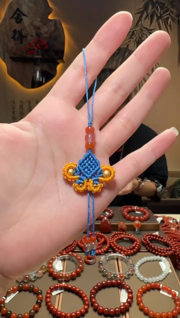 未镶嵌挂件南红玛瑙一个