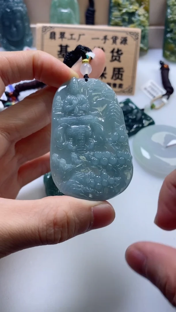 翡翠挂件未镶嵌