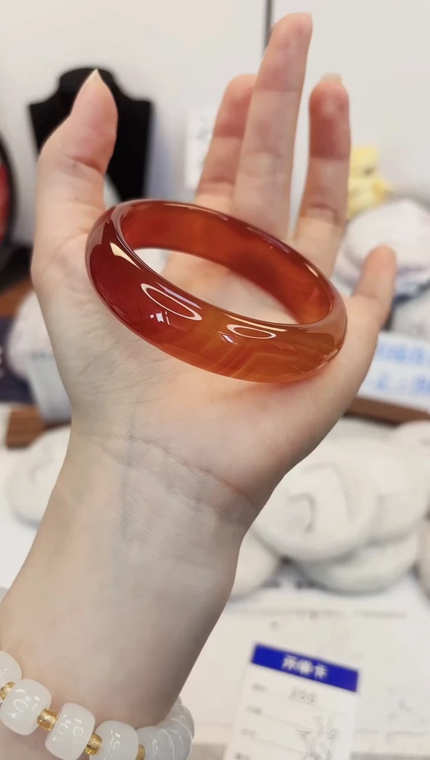 【闪购商品】石英质玉手镯未镶嵌255玛瑙圈口56