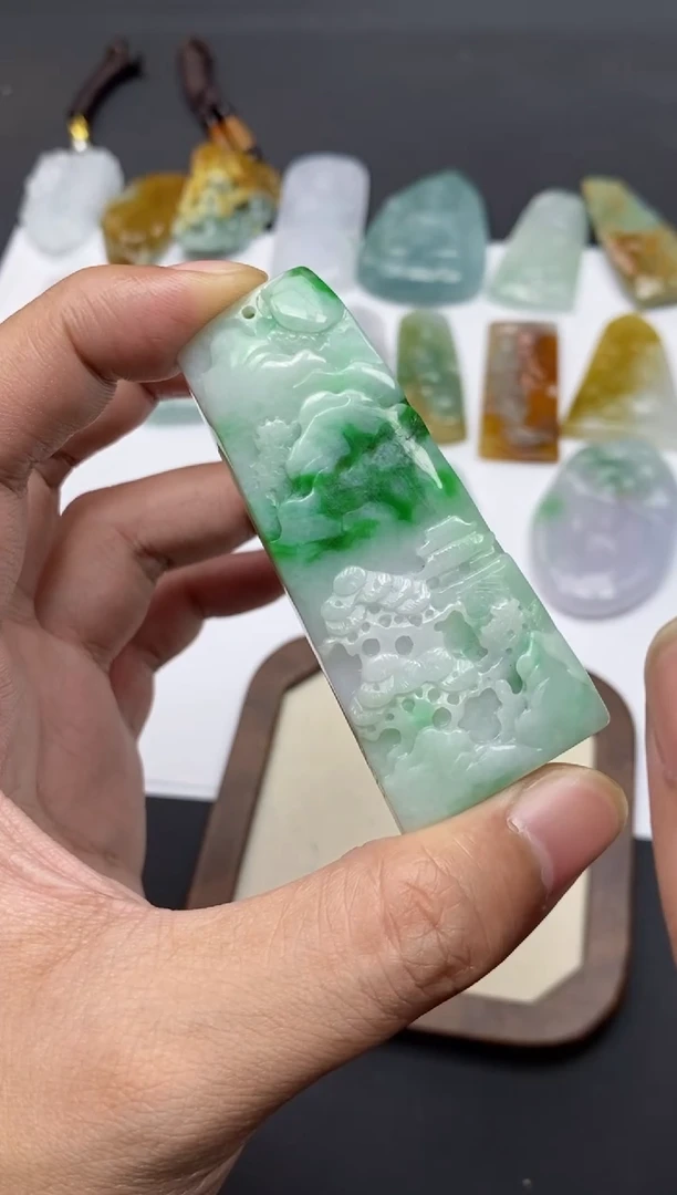颈饰未镶嵌翡翠1