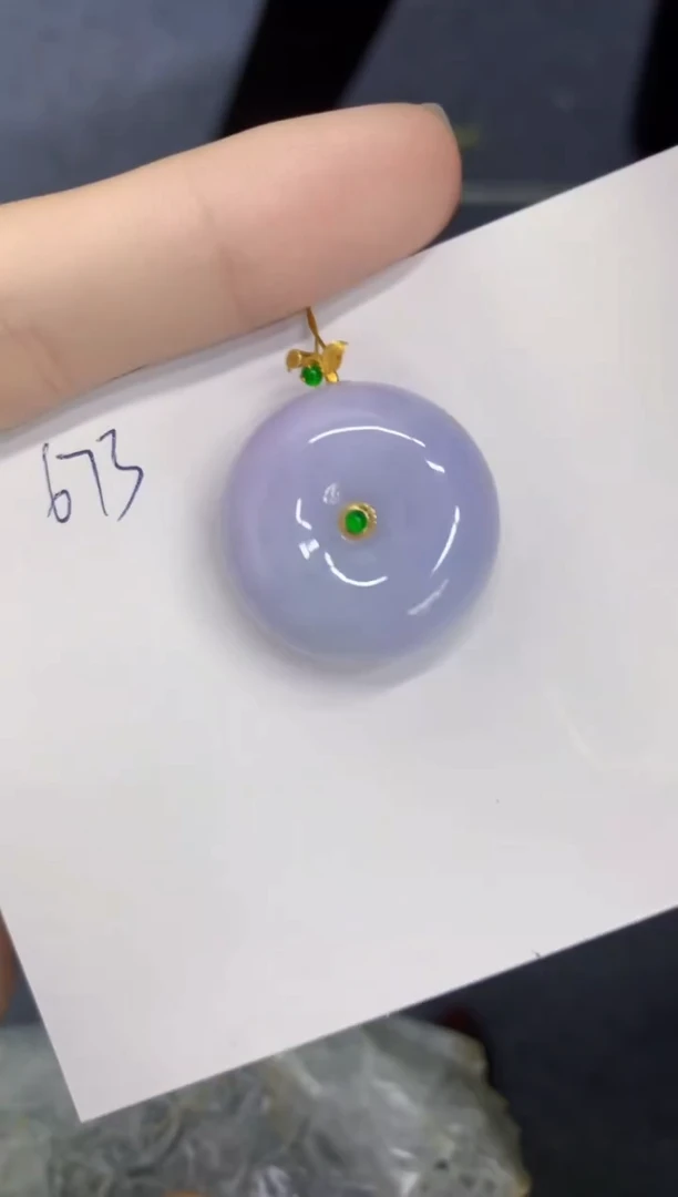 颈饰18K金镶嵌翡翠团**圆翡翠