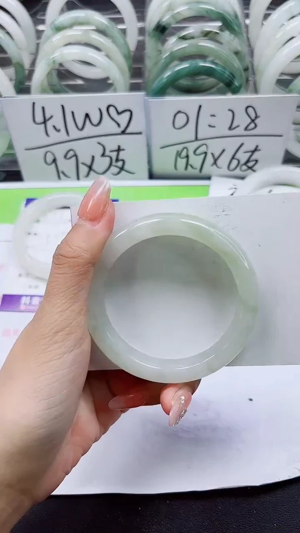 【闪购商品】石英质玉手镯未镶嵌A327-52/53