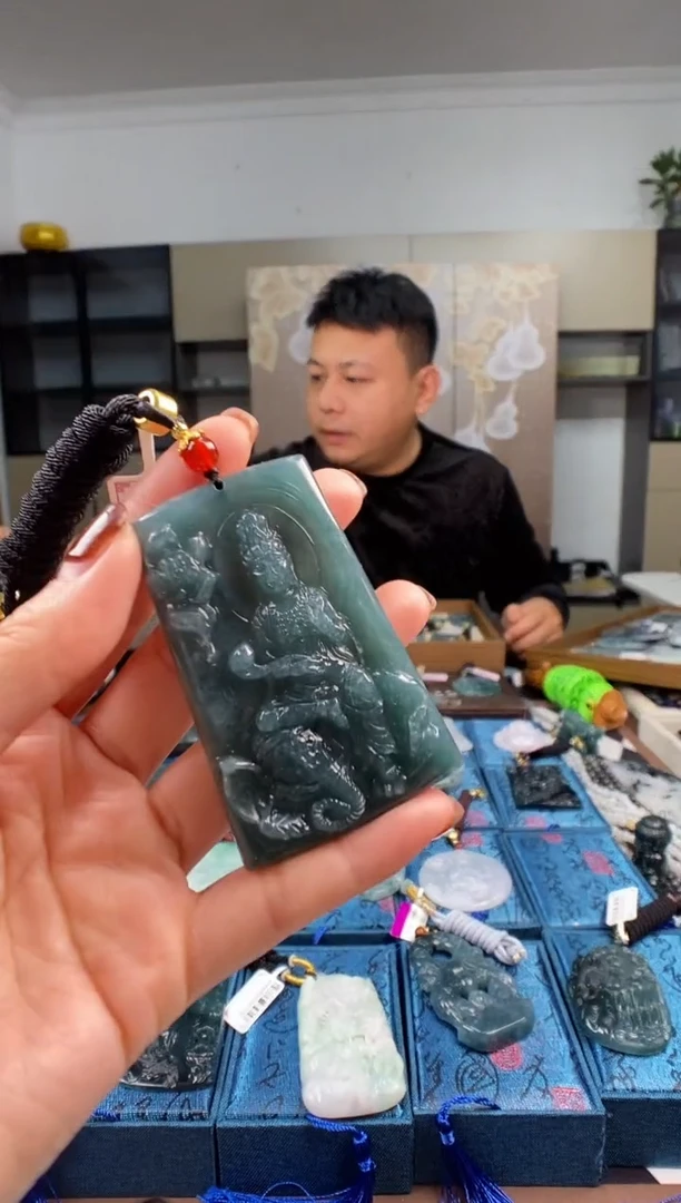 颈饰未镶嵌翡翠 多样性发其一