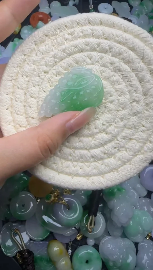 翡翠未镶嵌颈饰天然缅甸翡翠吊坠