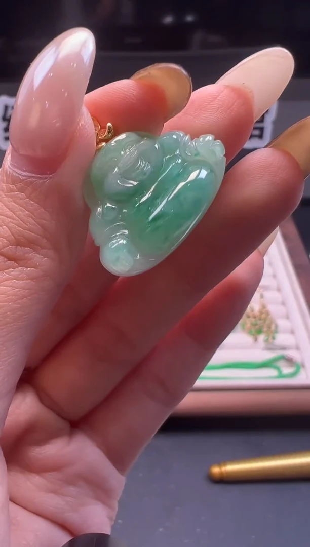 18K金镶嵌戒指翡翠缅甸珠宝严选