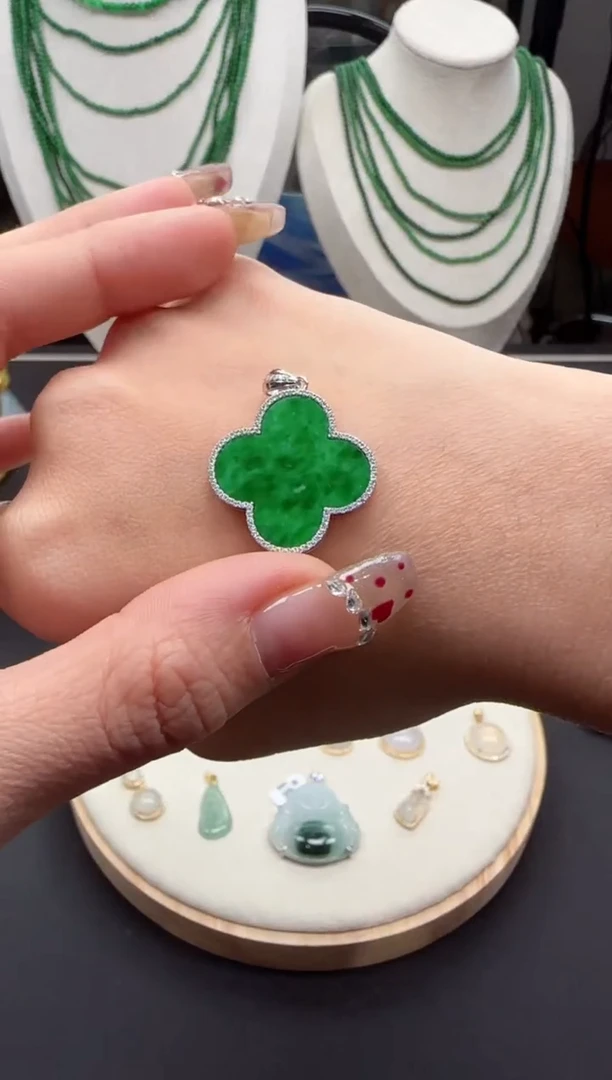 【闪购商品】翡翠颈饰18K金镶嵌111111