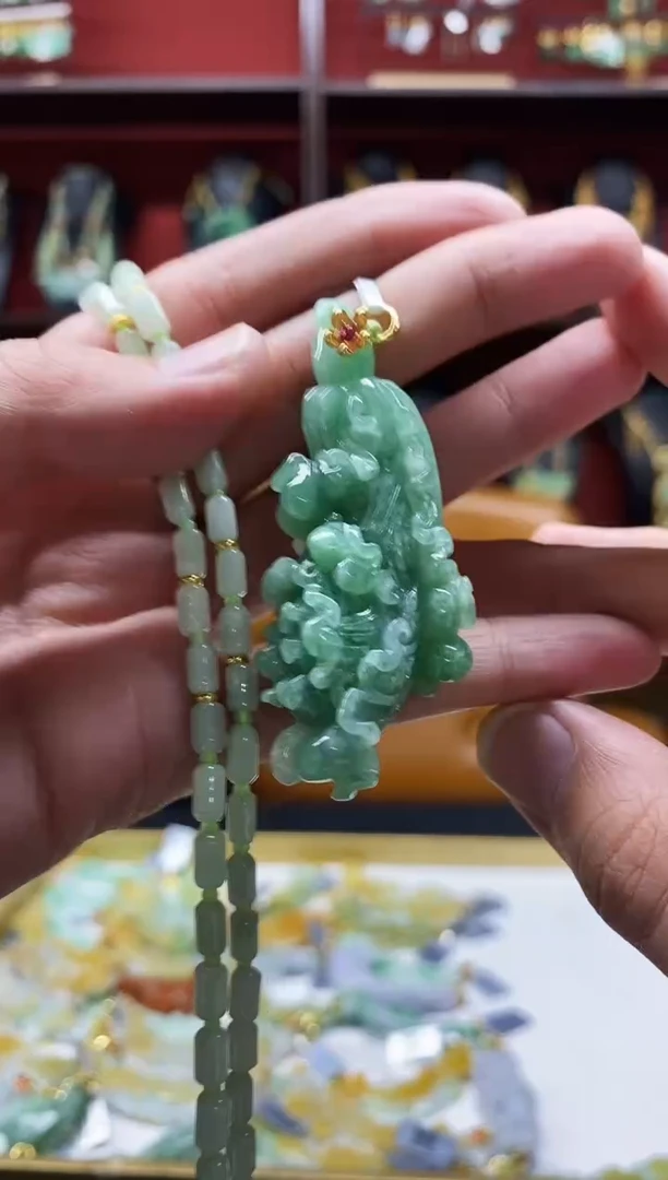 颈饰未镶嵌翡翠吊坠