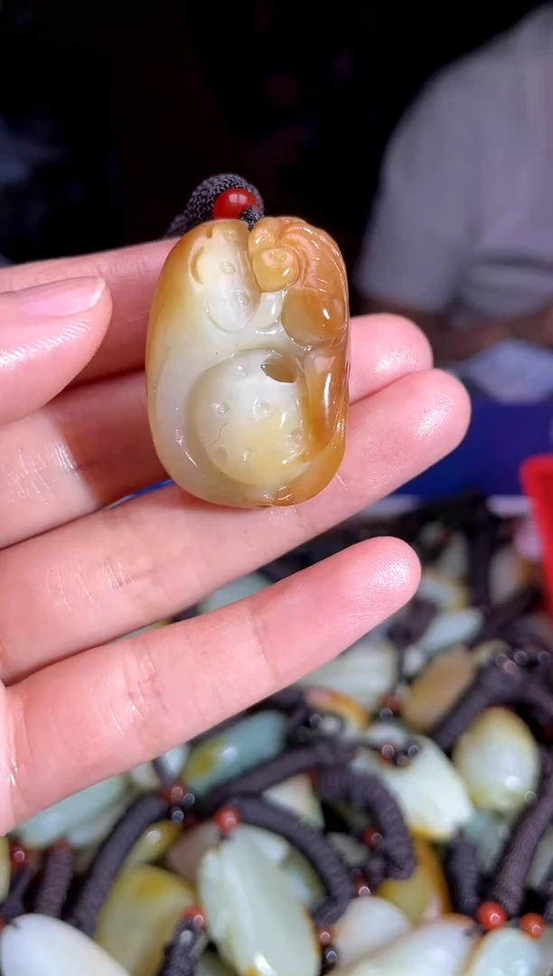 和田玉未镶嵌颈饰1