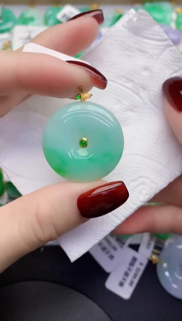 颈饰18K金镶嵌翡翠缅甸天然翡翠A货