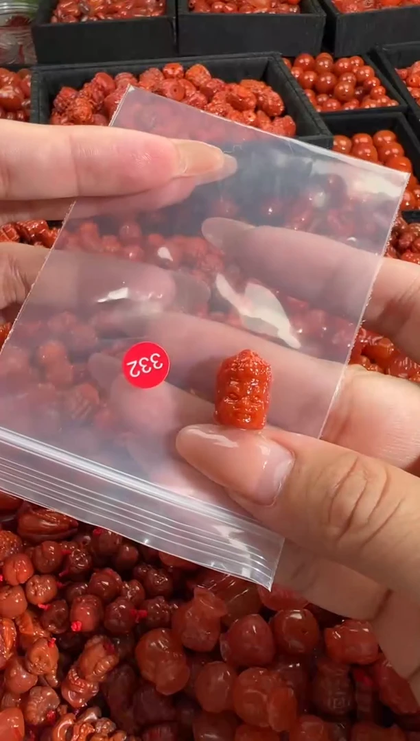 南红玛瑙未镶嵌颈饰1