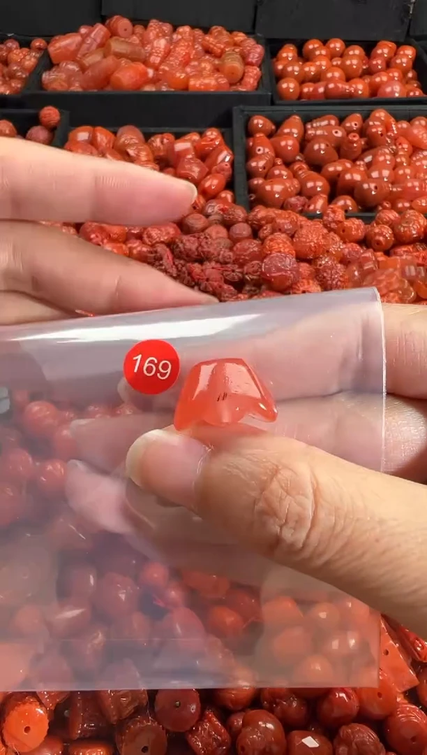 颈饰未镶嵌南红玛瑙1