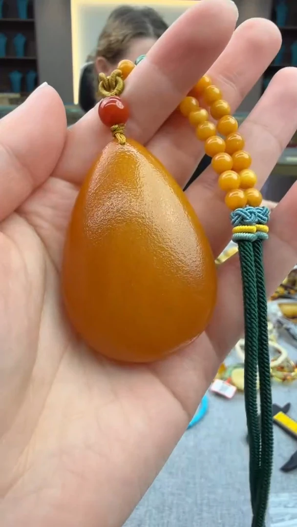 琥珀颈饰未镶嵌430秒拍号 假一罚三