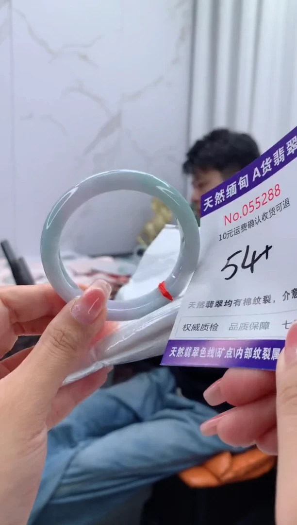 翡翠手镯未镶嵌有纹，完美者勿拍