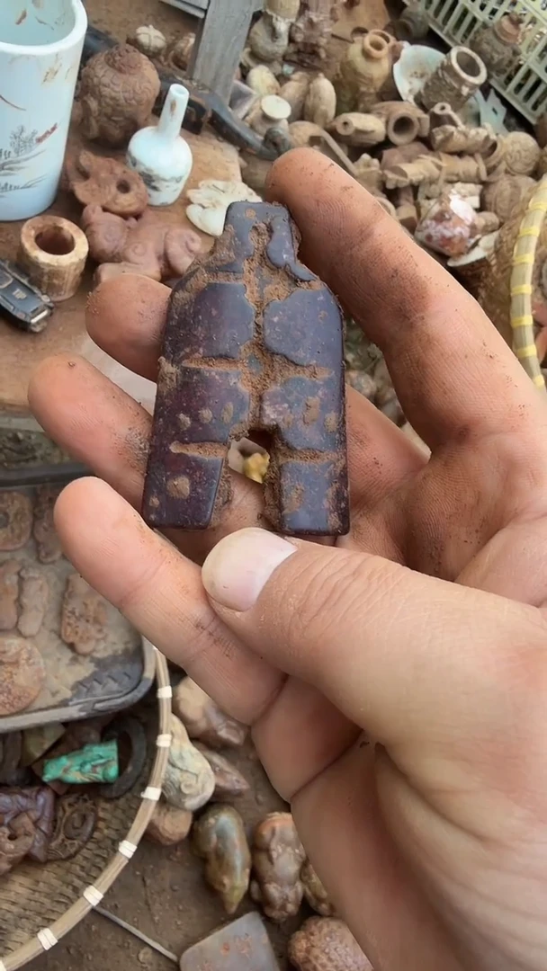 未镶嵌岫岩河磨玉（透闪石质玉）挂件回**埃嵌岫岩河磨玉