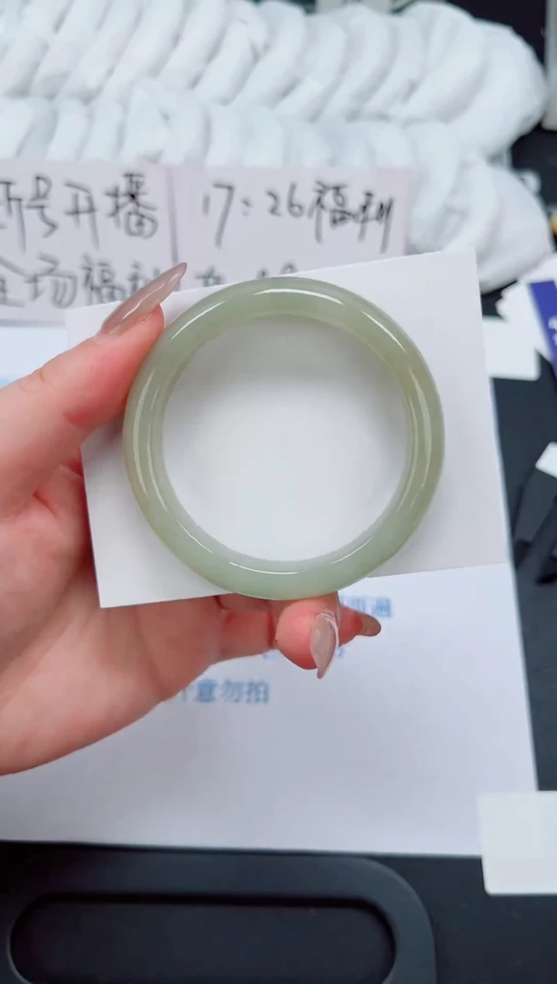 未镶嵌手镯石英质玉11