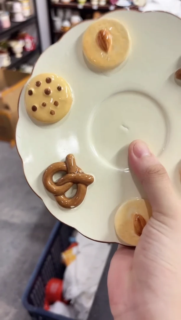 陶浅色曲奇杯碟表面裂釉版