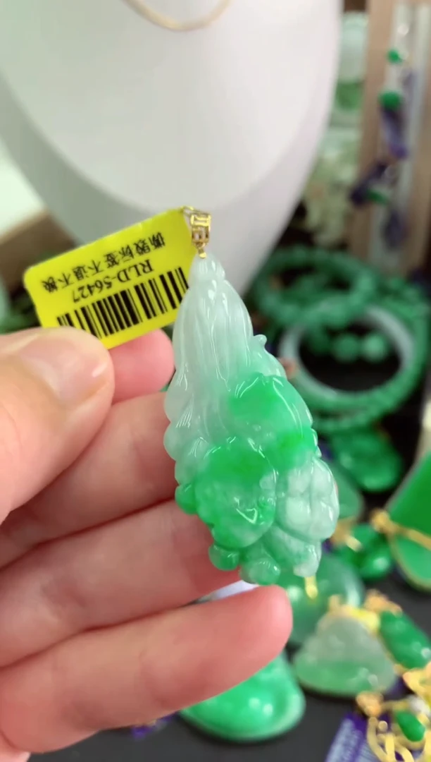 翡翠未镶嵌颈饰挂件