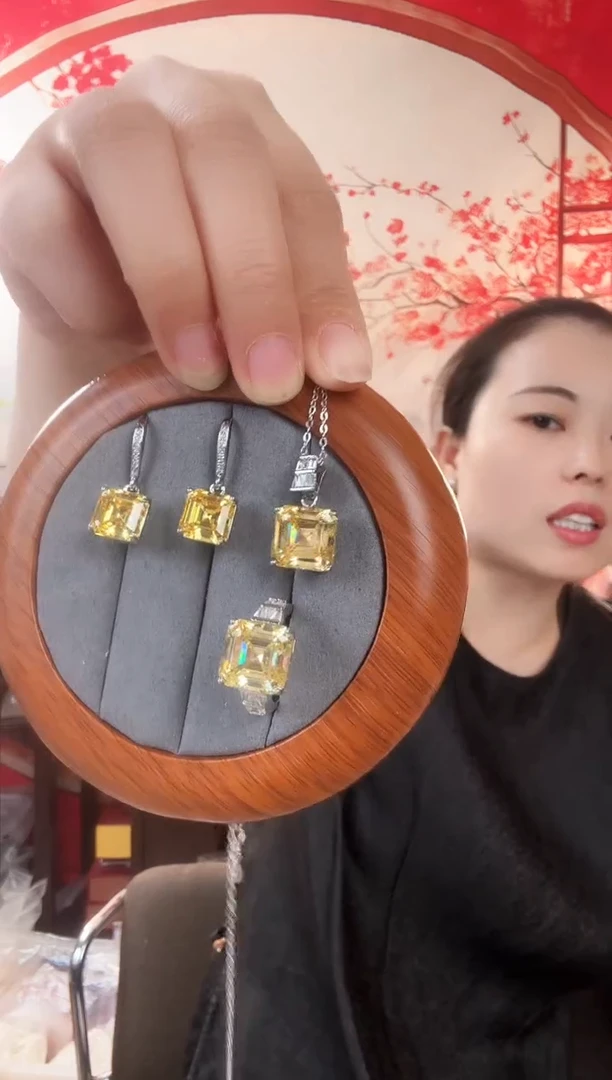 李*霏推荐款黄色方形一套