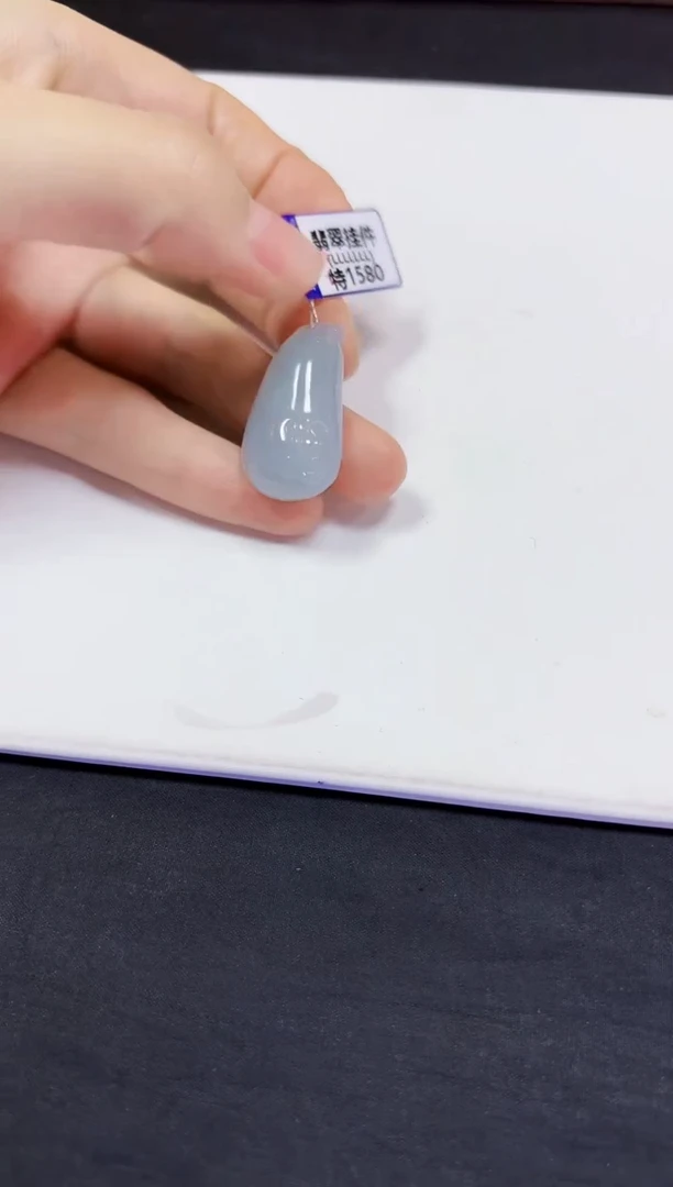 翡翠未镶嵌颈饰挂件