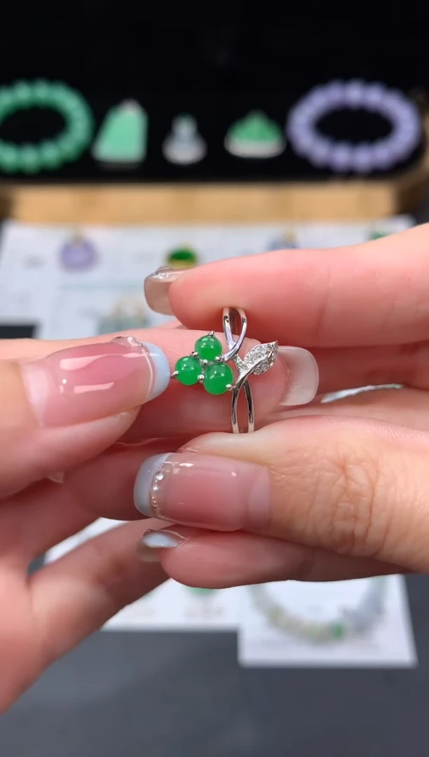 18K金镶嵌定制翡翠自营供应 48小时鉴赏期