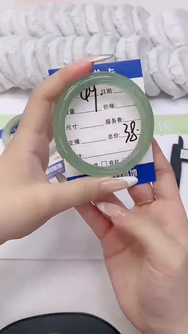 未镶嵌手镯石英质玉49-57.5