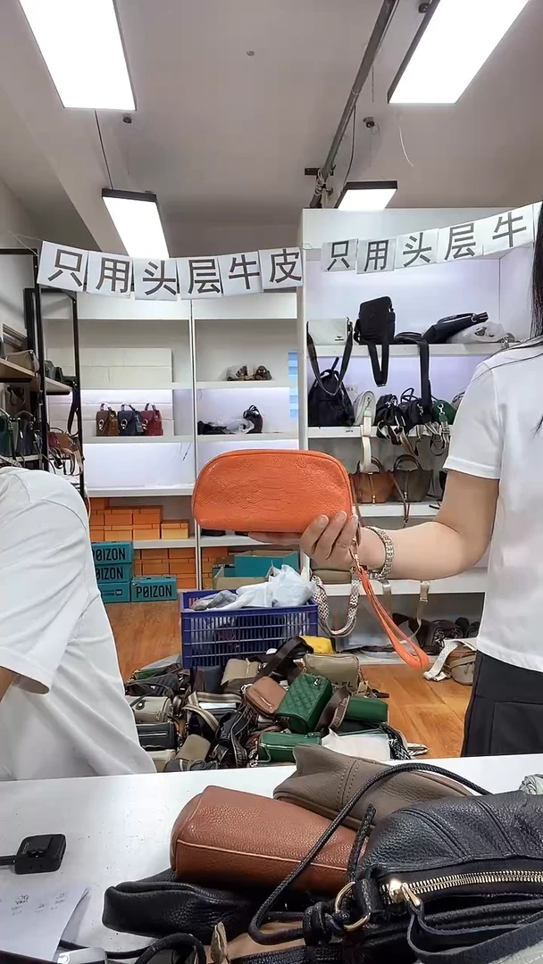 头层牛皮手拿包橘色