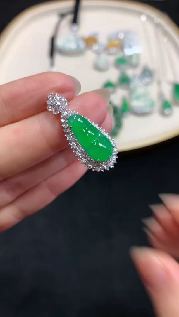 【闪购商品】翡翠吊坠(不含链)18K金镶嵌W391|25000