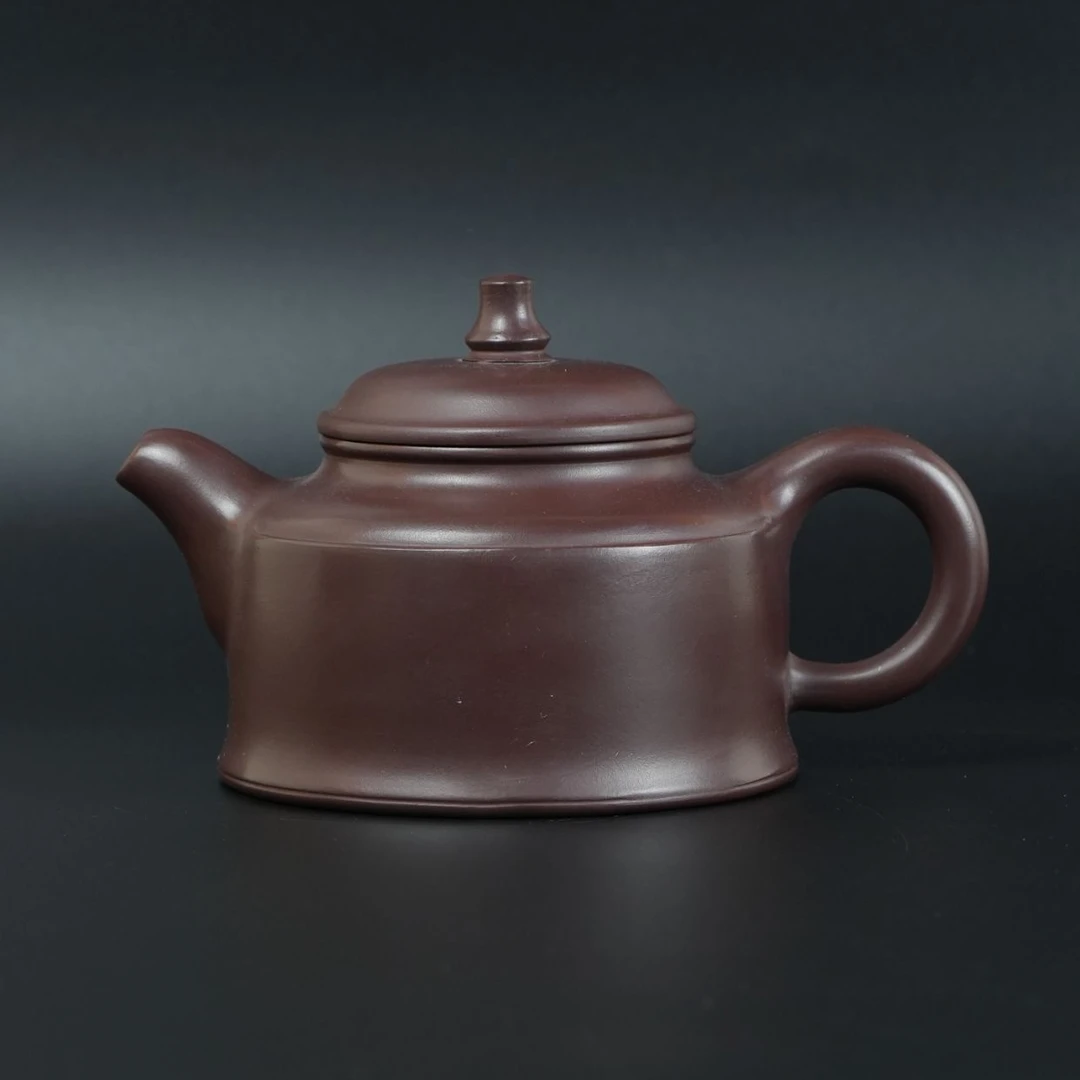 lot200506 388 姜义来 紫砂紫茄泥金钟壶（350cc）