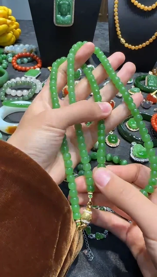 18K金镶嵌手链和田玉1