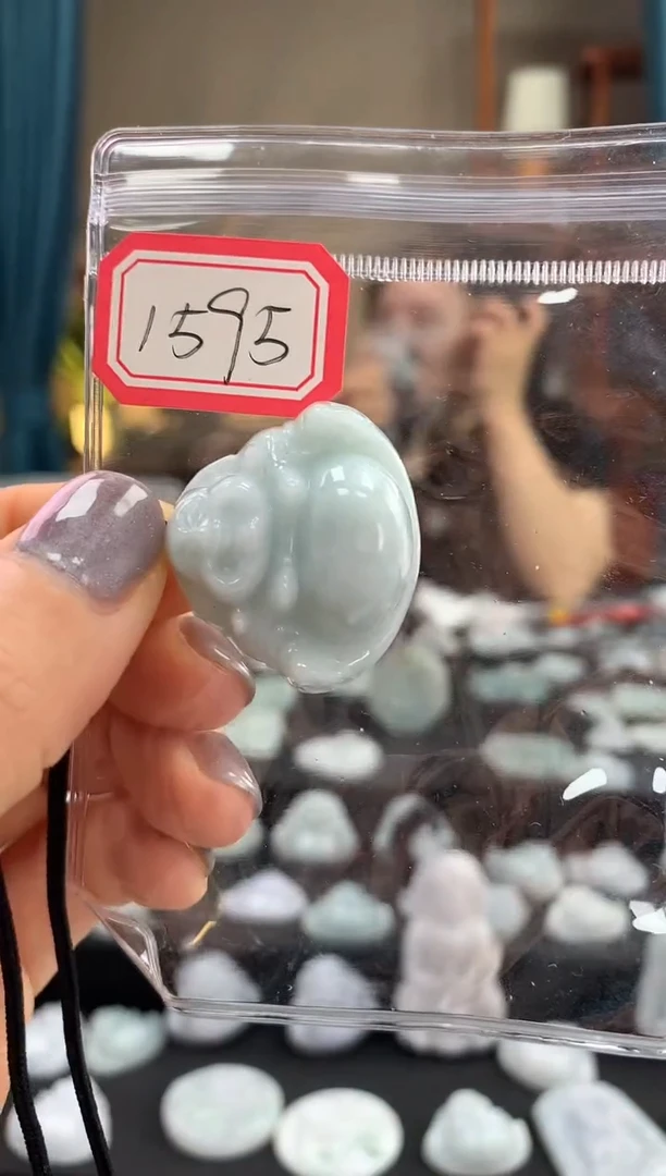 翡翠未镶嵌颈饰佛公1595