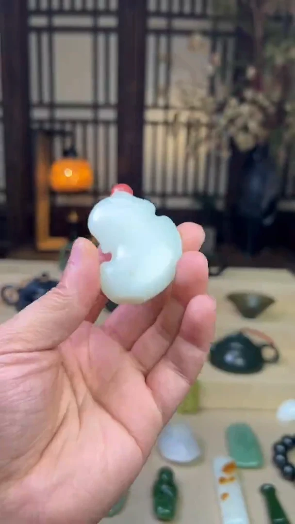 颈饰未镶嵌和田玉斑*白玉龙鼻烟壶