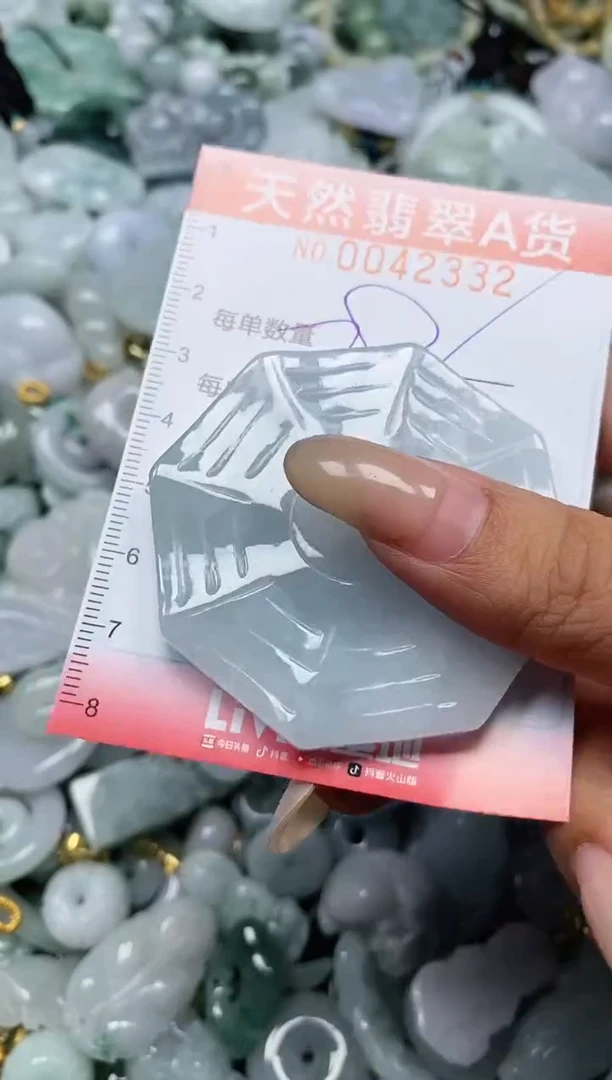 翡翠未镶嵌颈饰闪购0042332