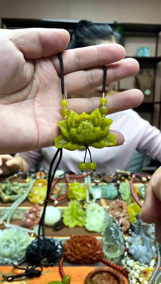 未镶嵌岫玉吊坠·1