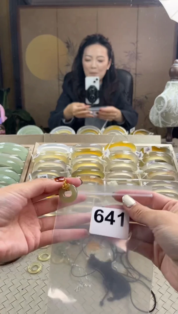 手镯玛瑙/玉髓未镶嵌陈**?641