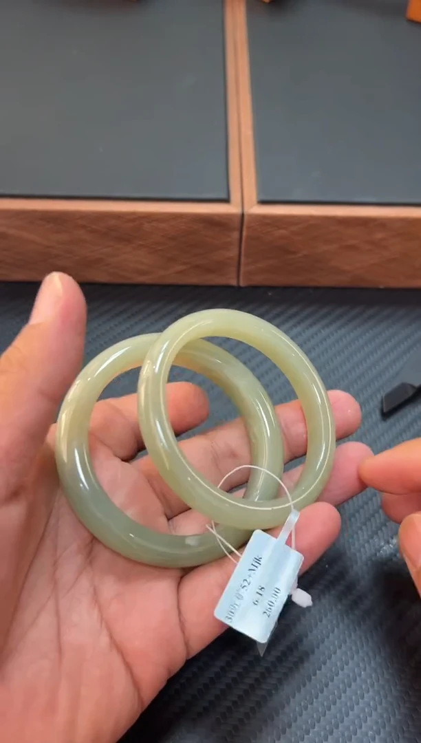 和田玉手镯未镶嵌且末微色差近矿52+L多样性发货拍一发一