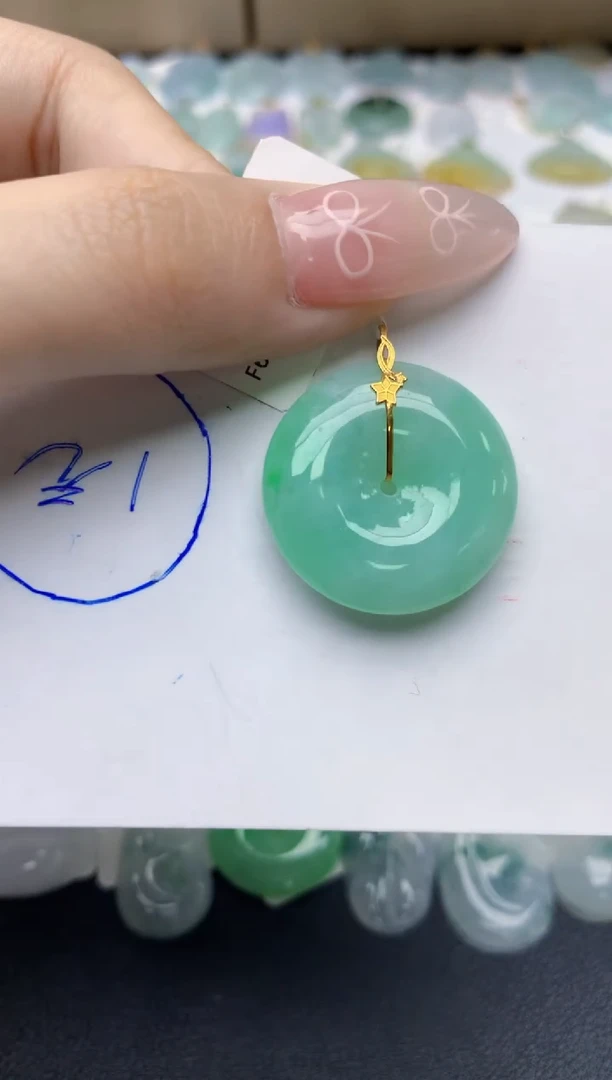 翡翠18K金镶嵌颈饰天然翡翠A货