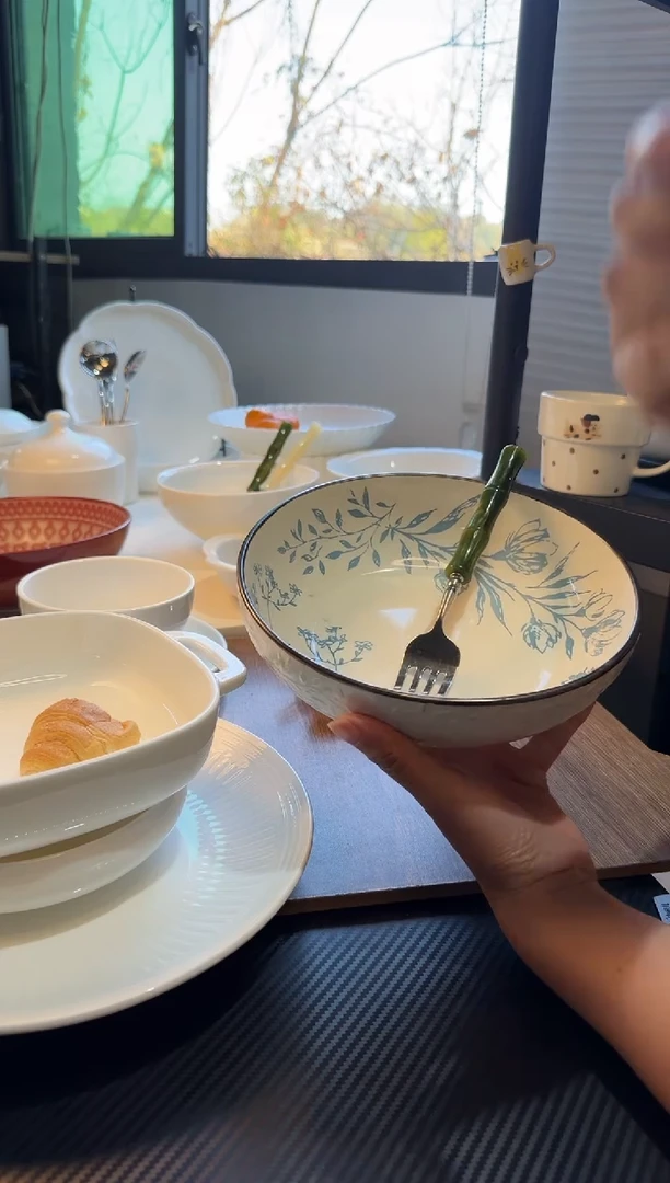 陶瓷8英寸兰花浮雕做旧碗不带勺叉