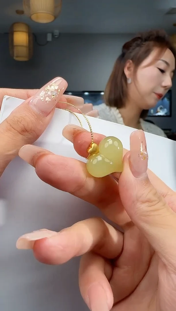 和田玉18K金镶嵌吊坠(不含链)1