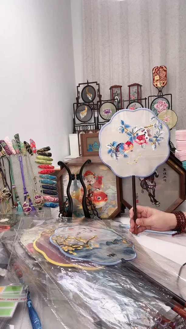 扇子苏绣作品手工团扇