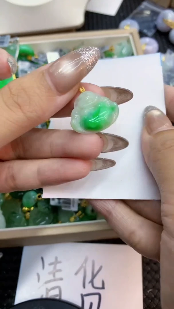 颈饰未镶嵌翡翠1
