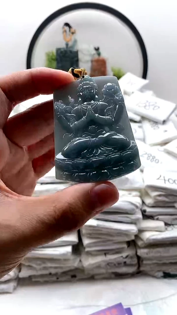 颈饰未镶嵌翡翠千手观音
