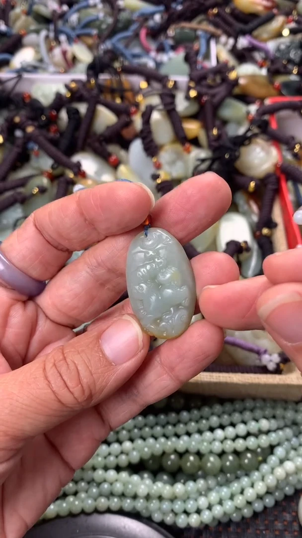 【闪购商品】和田玉颈饰未镶嵌多样性发货没有证书拍一发一有瑕