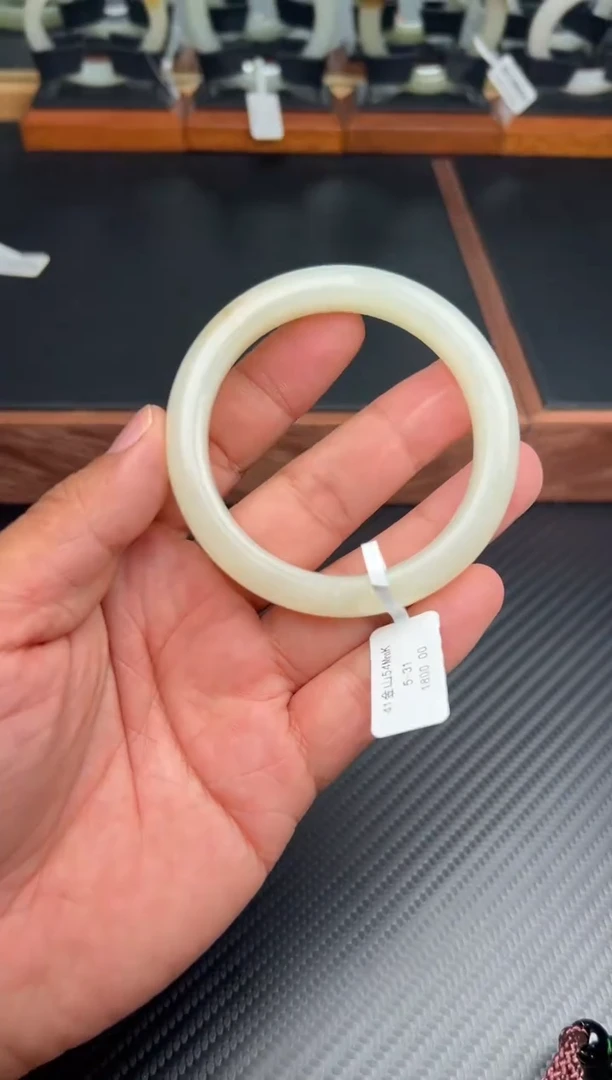未镶嵌手镯和田玉且末微色差金山54Mmk