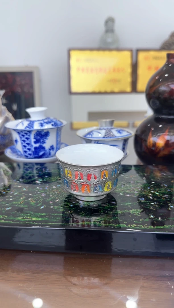 ?*生何赋森甄选——千佛陶瓷银杯
