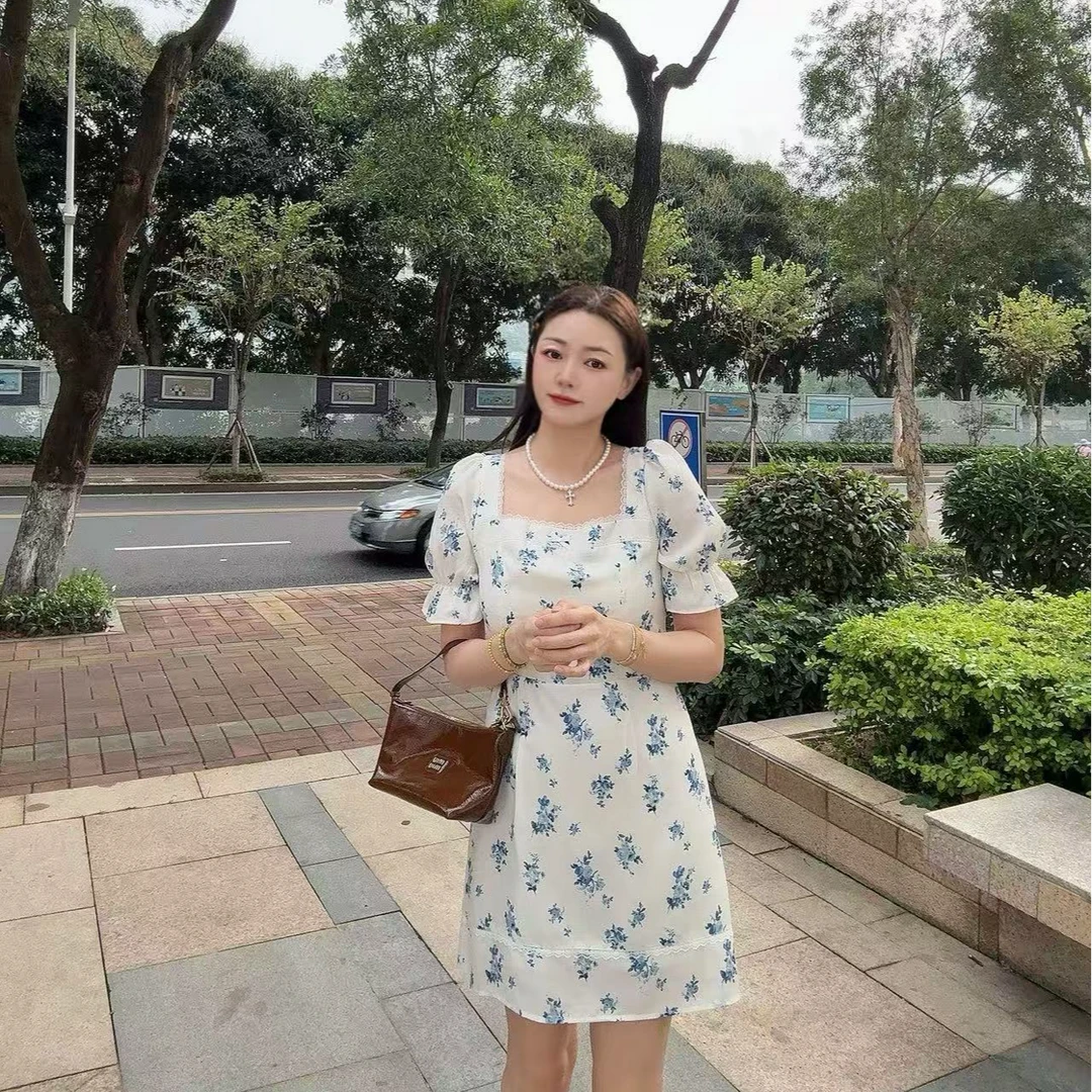 清冷蓝花后打揽方领连衣裙