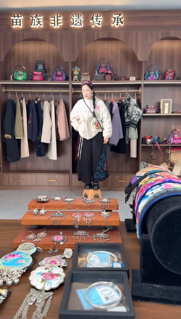 刺绣扶光苗绣传承L65