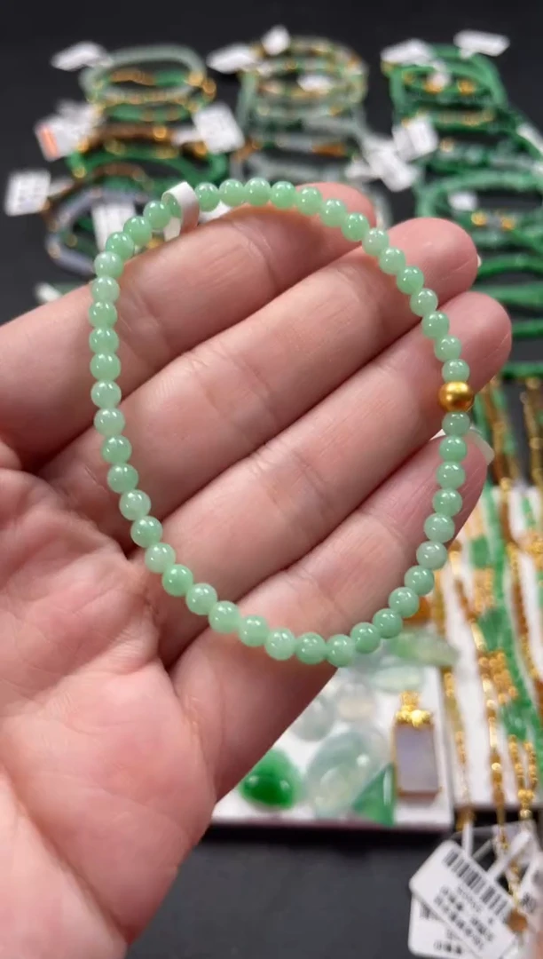 翡翠足金镶嵌套链一条  MK185