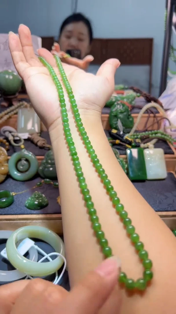 颈饰未镶嵌和田玉（碧玉）多样性发一